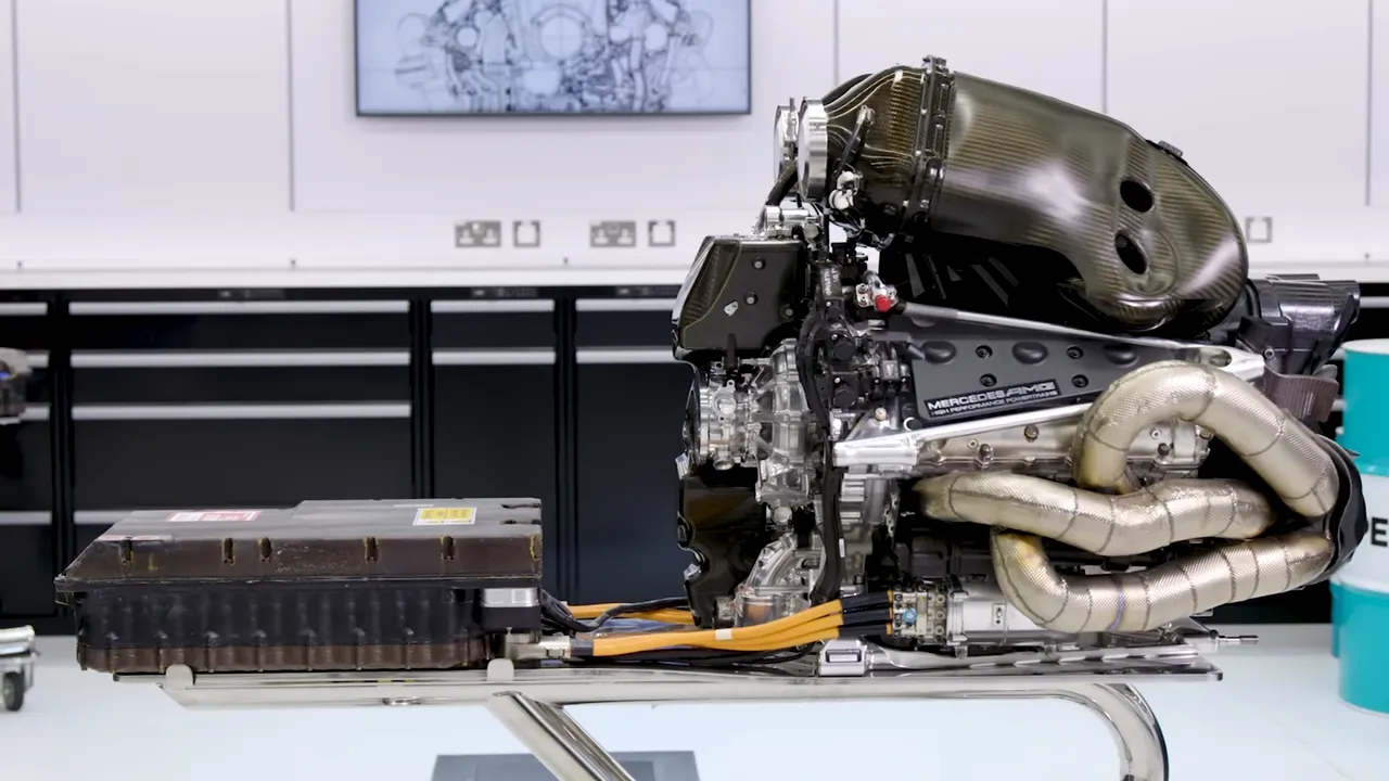 1.6L V6のF1エンジンは一体どのようにして840 馬力を生み出すのか