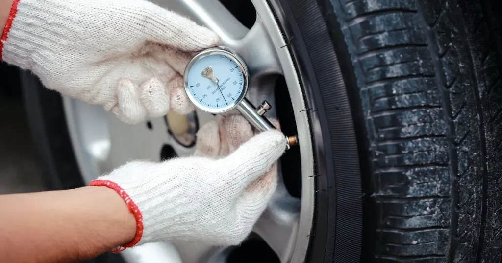 タイヤの空気圧チェックについて知っておくべき4つのこと