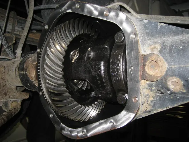 リングギアが見えるDana 60のアクスル内部