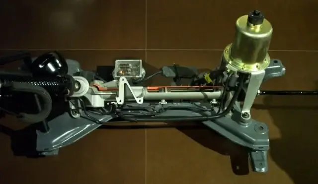 電動油圧式パワーステアリングの展示用実物です。右側にモーターとポンプをまとめたユニットがあり、中央のラックに配管でつながっています。車両への搭載位置を写した写真ではありません。