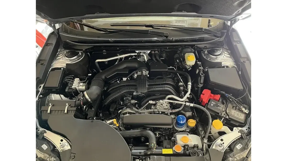 Subaru Outbackのエンジンルーム