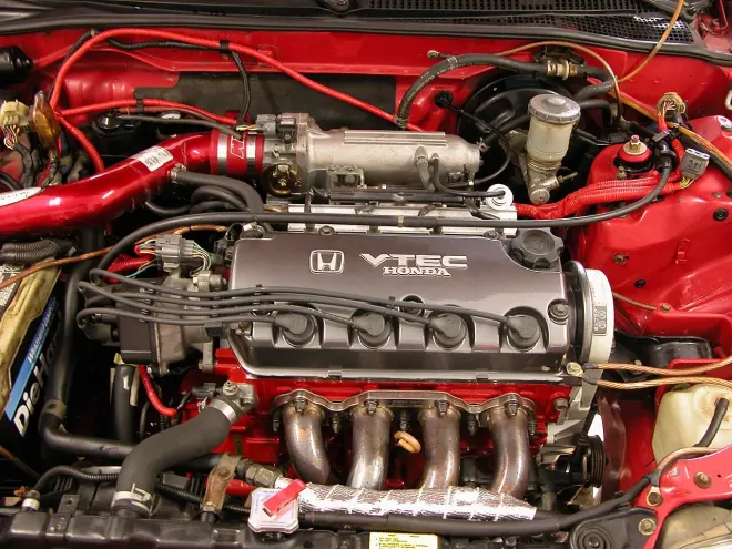 Honda CRXに搭載されたD15B VTECエンジン