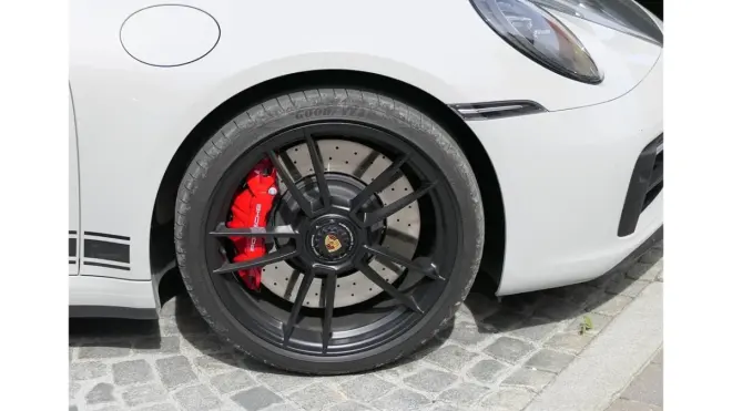 Porscheの前輪ディスクブレーキ